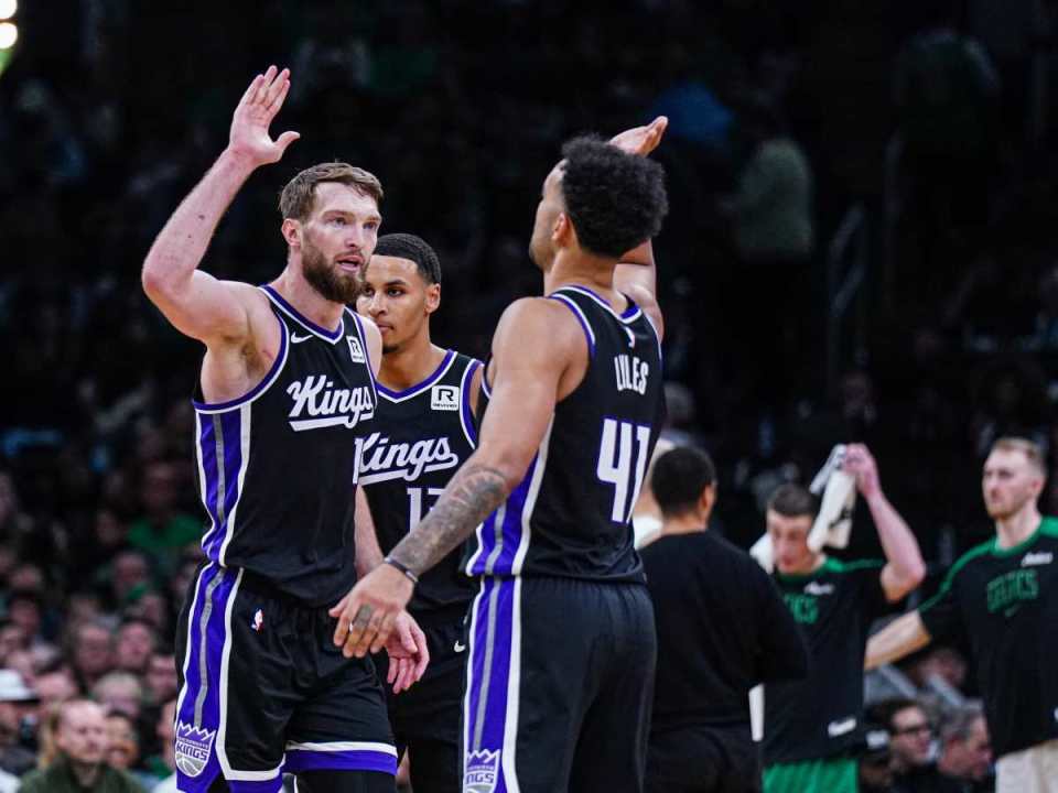 包含国王三巨头联手,助攻爆棚得分突破,逆转取胜冲击季后赛!的词条